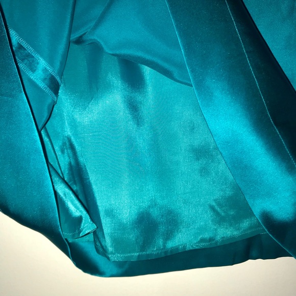 ❌SOLD❌Ben Sherman Emerald Green Silk Skirt XL - Picture 7 of 7